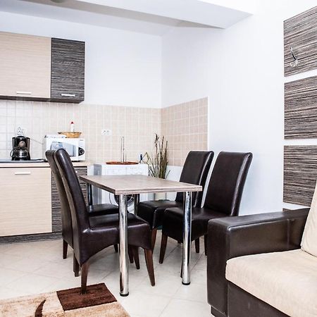 Club Residence Apartments เนพทุน ภายนอก รูปภาพ