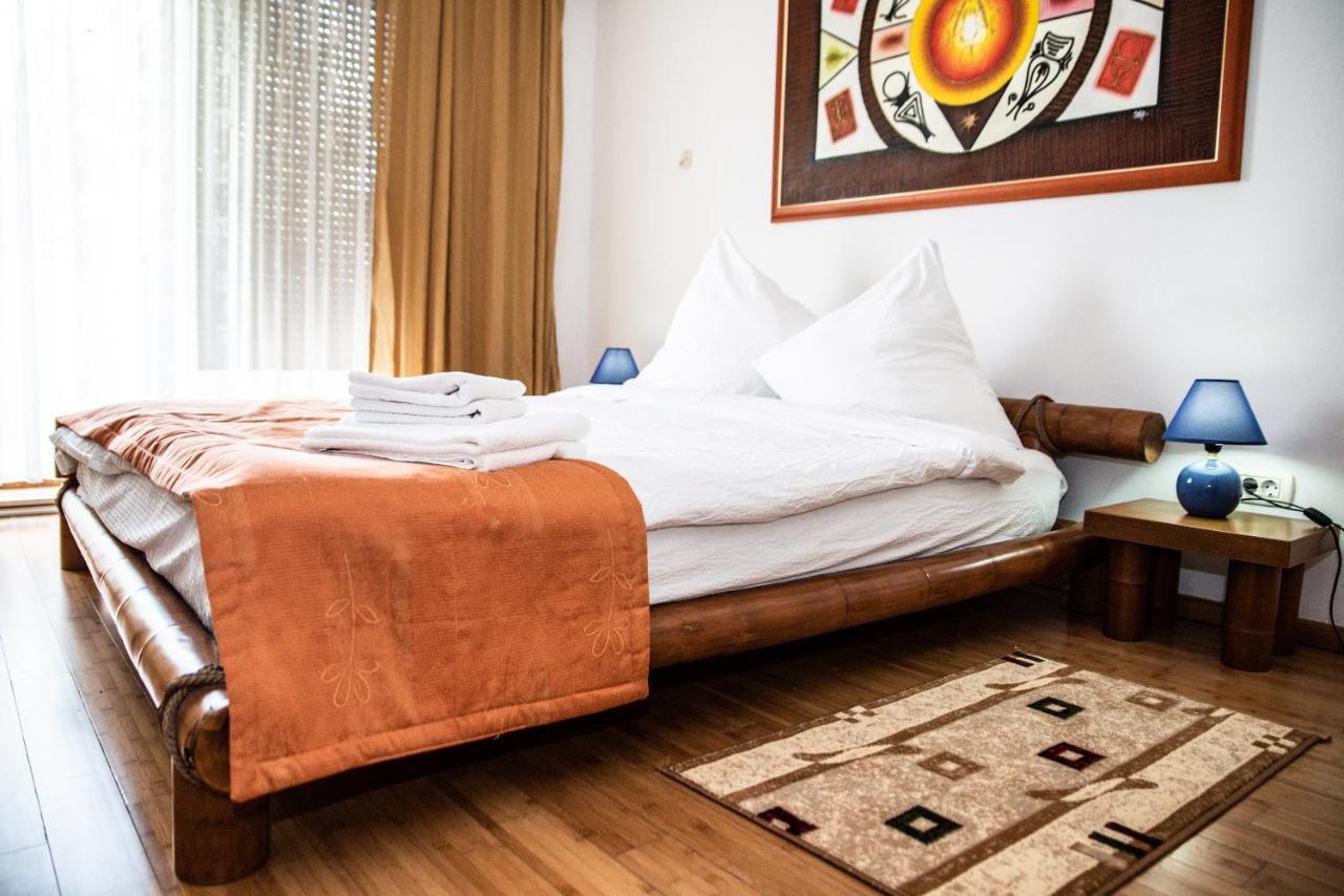 Club Residence Apartments เนพทุน ภายนอก รูปภาพ