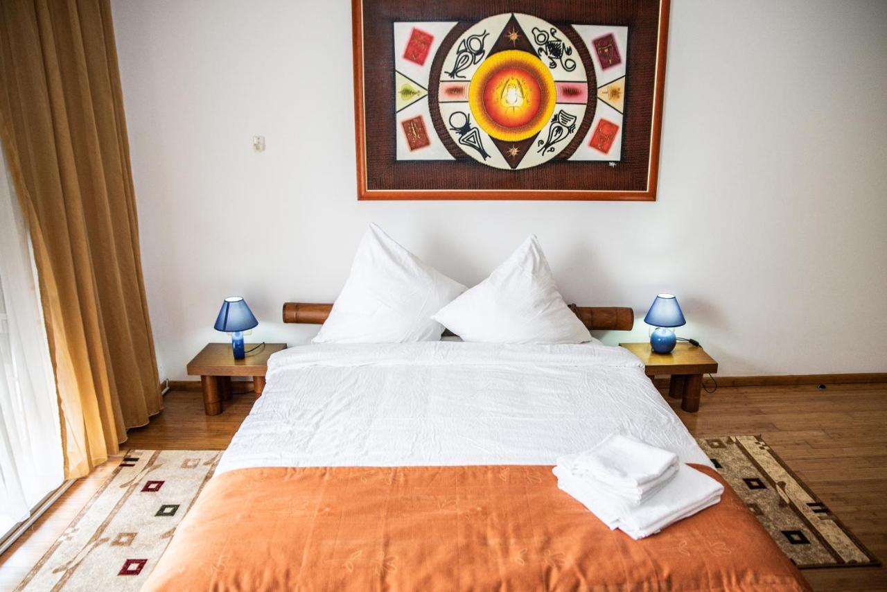 Club Residence Apartments เนพทุน ภายนอก รูปภาพ
