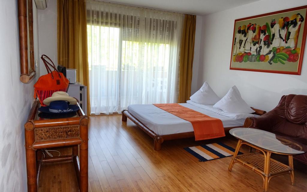 Club Residence Apartments เนพทุน ภายนอก รูปภาพ